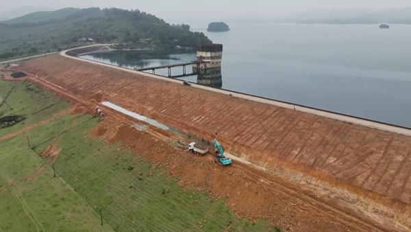 Hà Tĩnh khẩn trương sửa chữa hồ Kẻ Gỗ