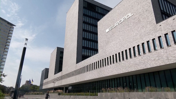  Châu Âu cảnh báo về mặt trái nguy hiểm của AI