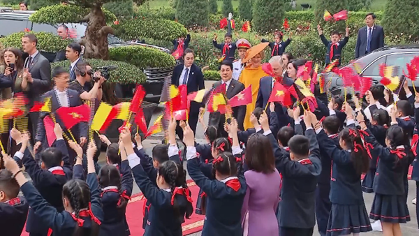 Chủ tịch nước Lương Cường chủ trì lễ đón cấp Nhà nước Nhà Vua Bỉ