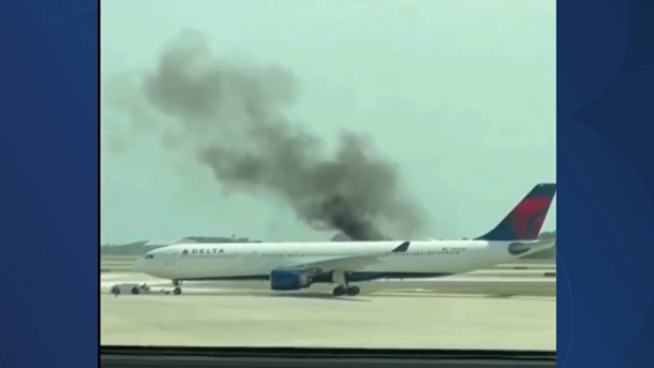 Máy bay Airbus A330 bốc cháy tại sân bay Orlando của Mỹ