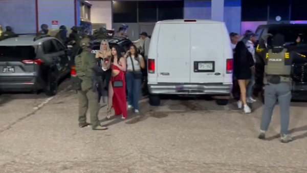 Hơn 100 người nhập cư bất hợp pháp vào Mỹ bị bắt giữ 