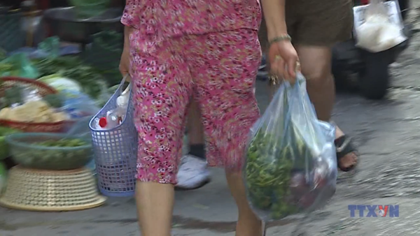 Chợ ở Hà Nội tiến tới không sử dụng túi ni lông 