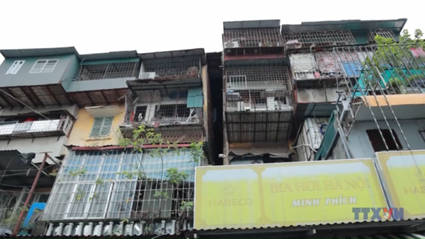 Hà Nội di dời người dân khỏi chung cư nguy hiểm