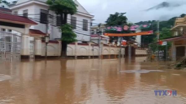 Nước lũ tại Nghệ An dâng cao, nhiều nơi vượt mốc lịch sử