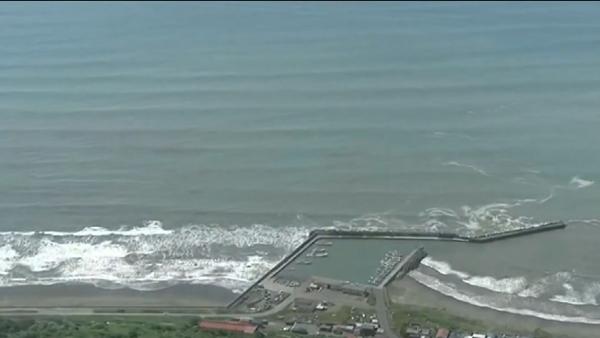 Nhiều nước dỡ cảnh báo sóng thần