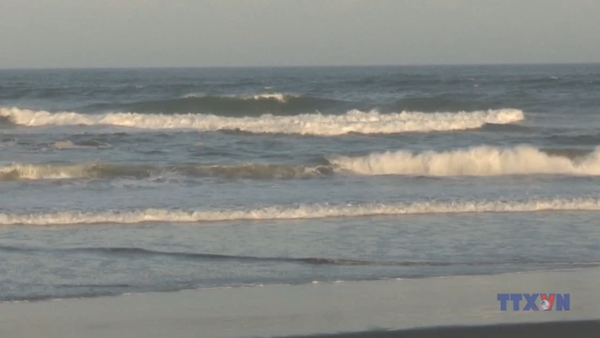 Sóng thần vẫn tiếp tục đổ vào Nhật Bản 