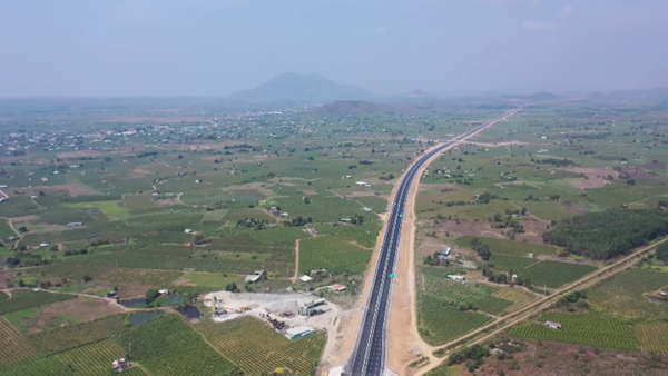 Thúc đẩy hoàn thành xuất sắc mục tiêu xây dựng đường bộ cao tốc