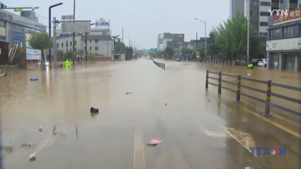 Hơn 2.500 người phải sơ tán do mưa lớn ở Hàn Quốc