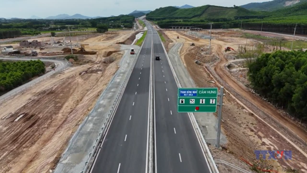 Gấp rút xây dựng trạm dừng nghỉ cao tốc Bắc – Nam