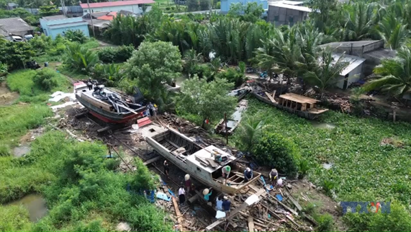 Gìn giữ nghề đóng ghe, xuồng bên dòng Vàm Cỏ Đông