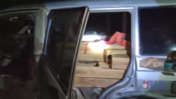 Truy bắt nhóm đối tượng vận chuyển trái phép gỗ quý hiếm trong đêm