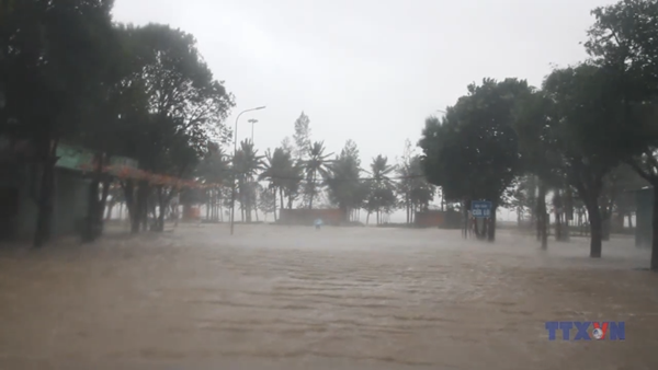 Mưa lũ sau bão số 5 đe dọa an toàn hệ thống đê điều