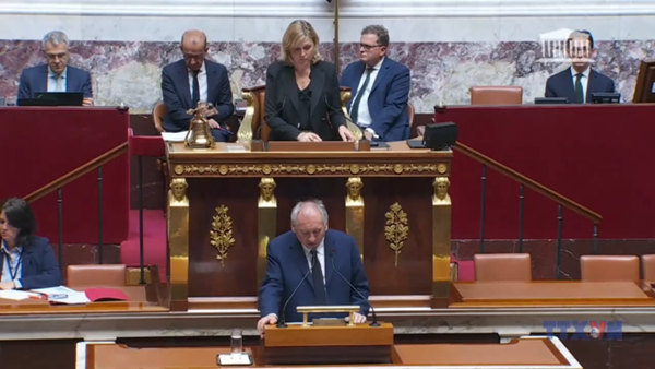 Chính phủ Pháp sụp đổ sau cuộc bỏ phiếu tín nhiệm