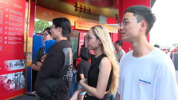 Nhiều trải nghiệm thu hút giới trẻ tại triển lãm 80 năm của ngành công an