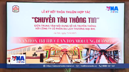Đưa ấn phẩm đặc sắc của TTXVN lên chuyến tàu ”Hà Nội 5 cửa ô”