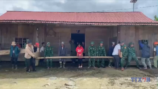 Đà Nẵng Di dời khẩn cấp hàng loạt ngôi nhà trong vùng sạt lở núi