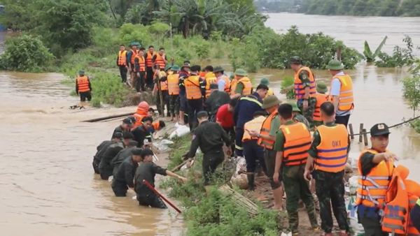 Thái Nguyên khẩn trương gia cố bờ đê bối sông Cầu