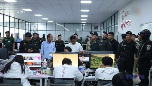 Campuchia bắt gần 3.500 nghi phạm lừa đảo trực tuyến