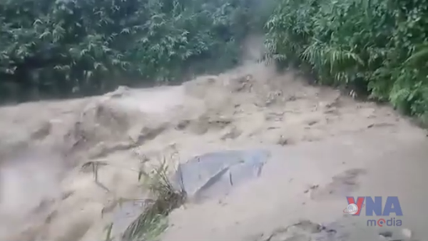 Mưa lớn gây sạt lở tại nhiều khu vực miền núi Đà Nẵng