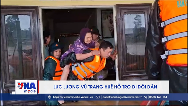 Lực lượng vũ trang Huế hỗ trợ di dời dân