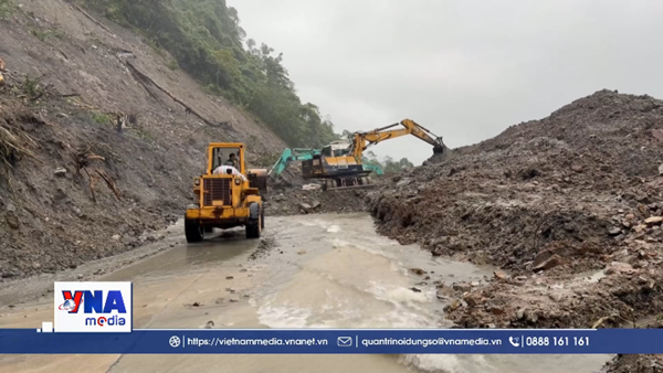 Đèo Lò Xo tiếp tục sạt lở nhiều đoạn, nguy cơ chia cắt