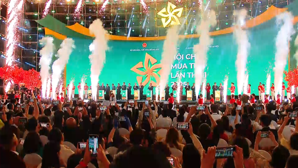 Tiêu điểm kinh tế tuần 1/11: Cầu nối chiến lược cho hàng Việt