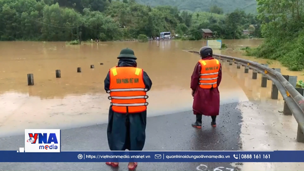 Mưa lũ gây chia cắt khu vực miền núi Quảng Trị