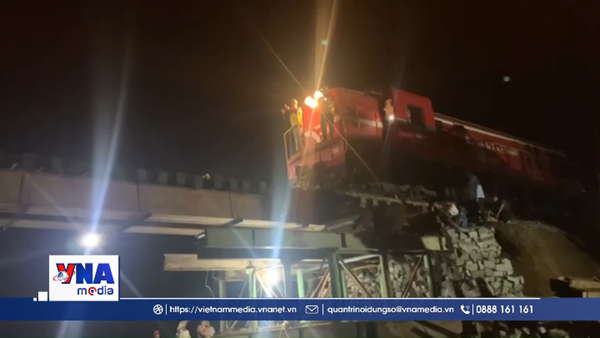 Chính thức thông tuyến đường sắt Bắc - Nam sau 4 ngày bị sạt lở