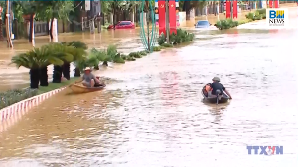 Đồng hành cùng người dân sau bão lũ