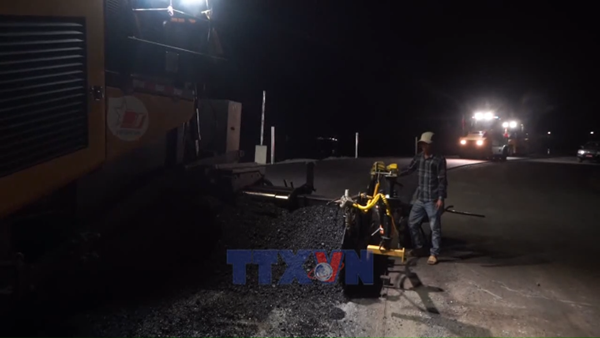 Xuyên đêm trên cao tốc Cần Thơ – Cà Mau