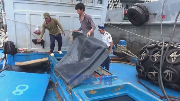 Cảnh sát biển điều tra tàu chở 100.000 lít dầu DO không rõ nguồn gốc