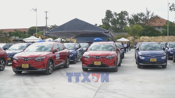 Cần bổ sung quy định về trạm sạc và trạm đổi pin cho xe điện