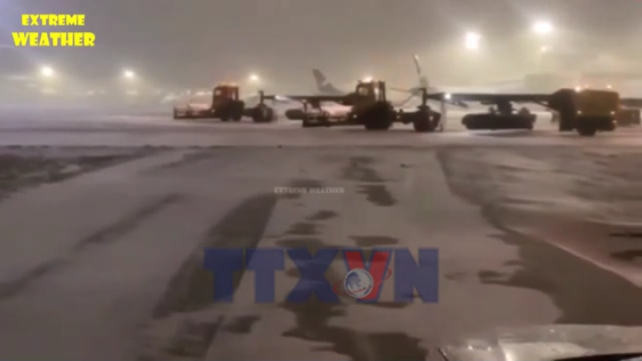 Bão tuyết lịch sử ở Moskva gây tê liệt giao thông