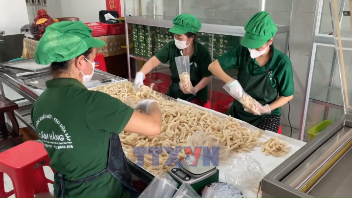 Đặc sản dừa sáp Vĩnh Long “cháy hàng”, sản lượng tăng mạnh dịp Tết