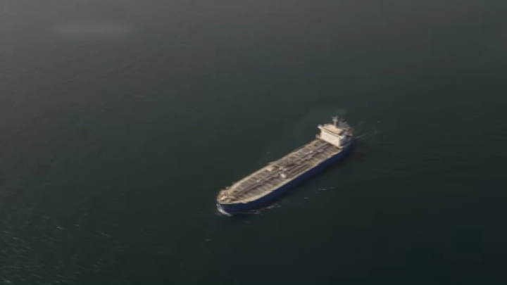 Iraq đóng cửa không phận, eo biển Hormuz tê liệt