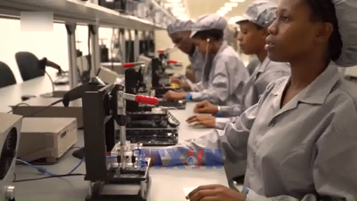 Thử nghiệm điện thoại thông minh giá rẻ tại châu Phi