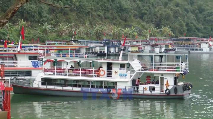 Siết chặt hoạt động vận tải thủy mùa lễ hội trên hồ Hòa Bình