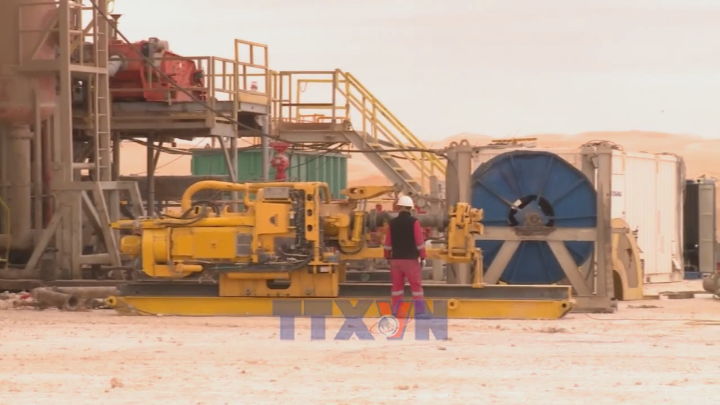 OPEC+ tăng hạn ngạch sản xuất dầu mỏ