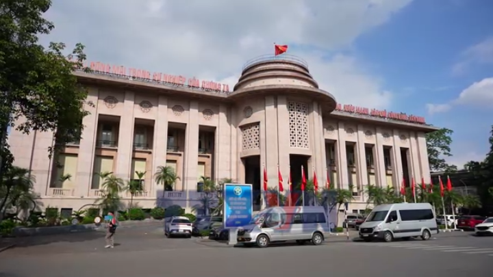 Giữ mặt bằng lãi suất: Áp lực mới, yêu cầu mới