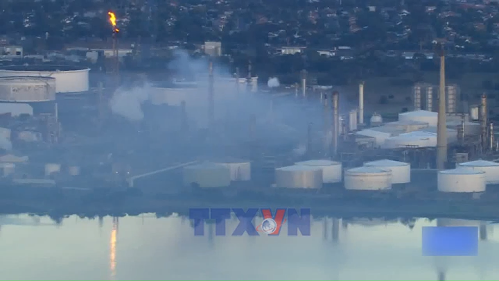 Cháy lớn tại nhà máy lọc dầu Australia đe dọa nguồn cung nhiên liệu