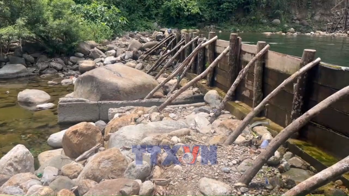 Huế tháo dỡ đập ngăn suối Khe su, trả lại dòng chảy tự nhiên