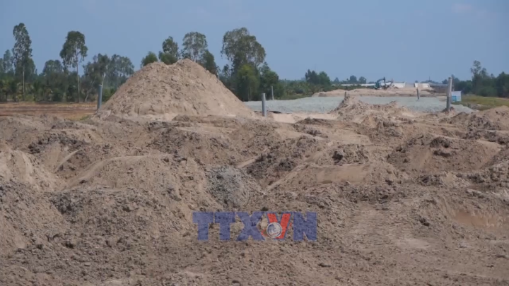 Cần Thơ muốn mua cát thương mại cho cao tốc 132km