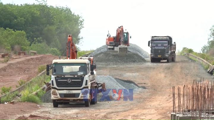 Đồng Phú tăng tốc thi công “3 ca, 4 kíp” tại các công trình trọng điểm