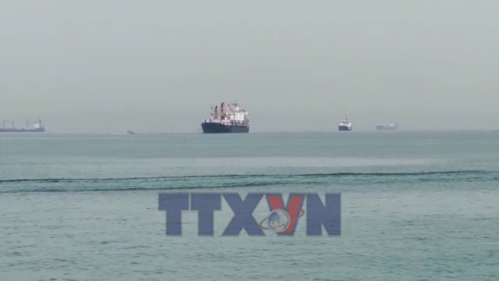 Mỹ khẳng định eo biển Hormuz vẫn mở
