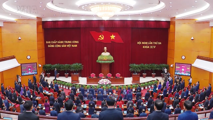 Khơi thông nguồn lực, tạo năng lực phát triển mới