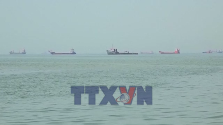 Lượng tàu qua eo biển Bab Al Mandeb giảm mạnh