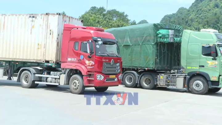 Xuất nhập khẩu qua các cửa khẩu Lạng Sơn duy trì nhịp độ cao