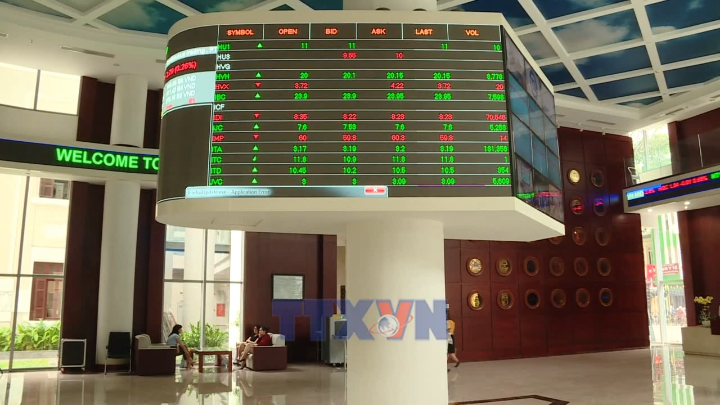 Nghiên cứu giao dịch xuyên trưa, nới biên độ giá trên thị trường chứng khoán