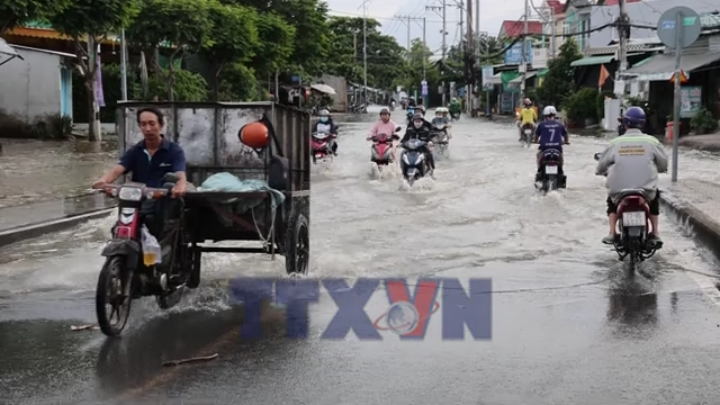Người dân TP. HCM chật vật giữa đỉnh triều cường lên cao